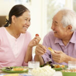 Chế độ dinh dưỡng cho người cao tuổi tăng cường sức khỏe, phòng ngừa bệnh tật